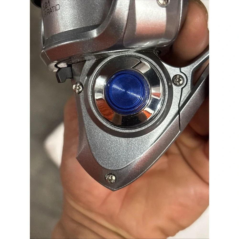 Quantum Blue Runner 60 Spinning Fishing Reel  In Good Condition